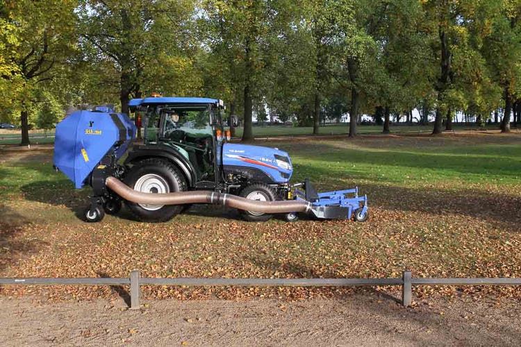 Iseki TG 6000 Traktor im Arbeitseinsatz
