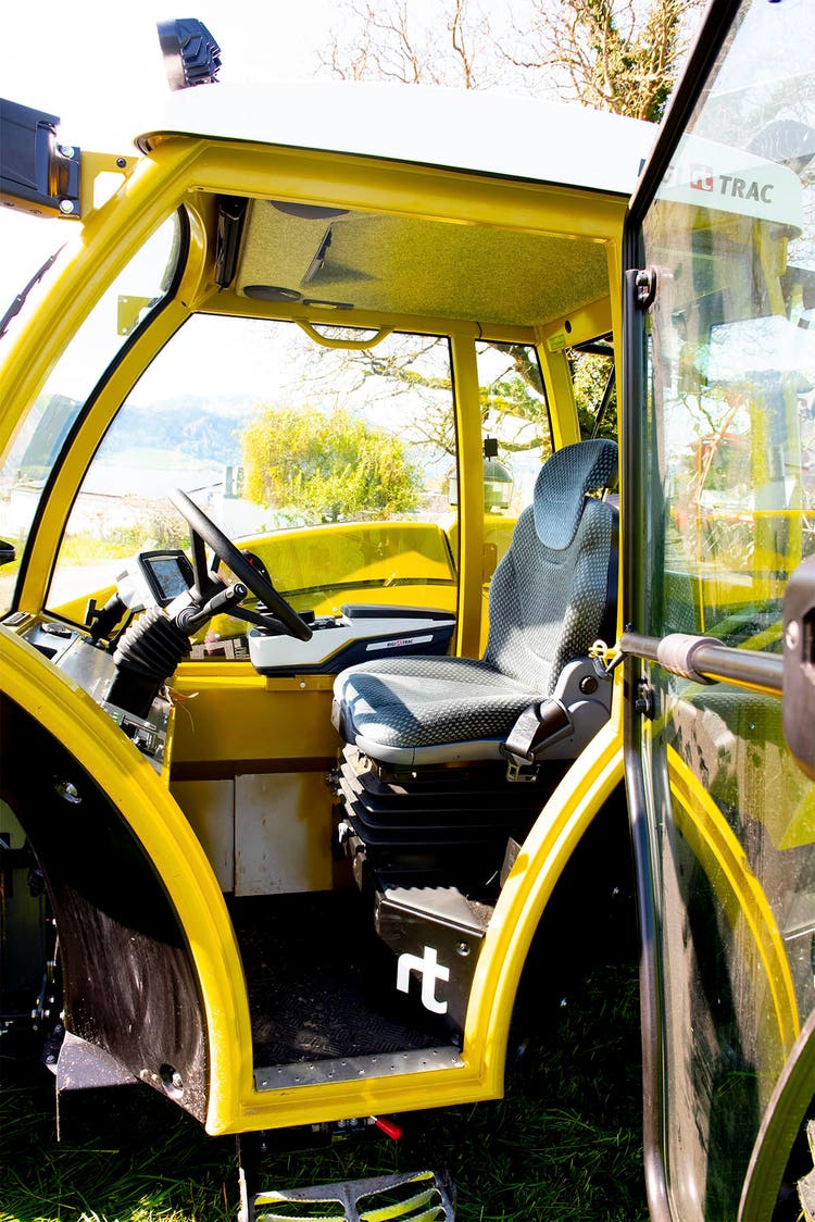 Detailaufnahme Kabine Rigitrac SKH 60 Traktor