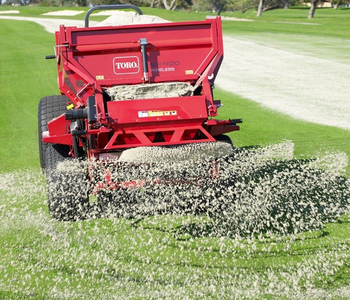 Toro ProPass MH-400 Besander bei der Arbeit