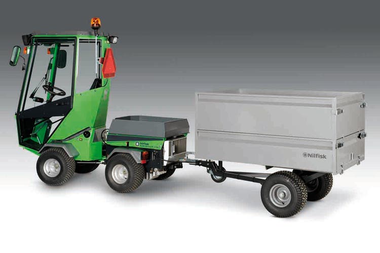 Egholm ParkRanger 2150 mit diversen Anbaugeräten