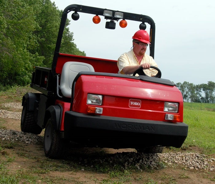 Mann mit Toro Workman HDX / HDX-4WD