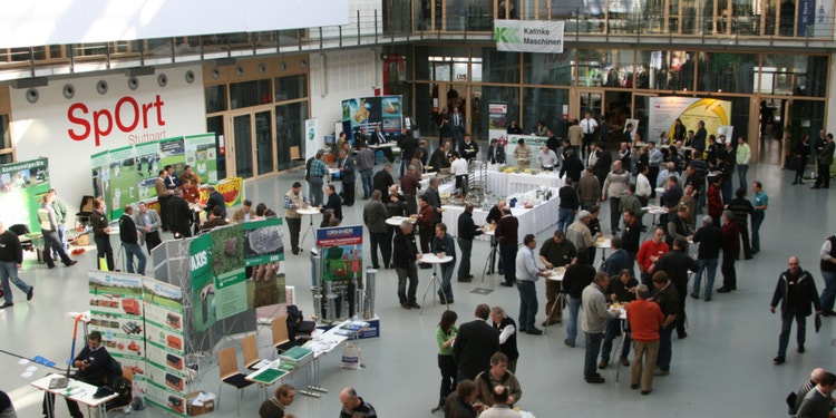 Bild mit vielen Besuchern beim Stuttgarter Rasentag
