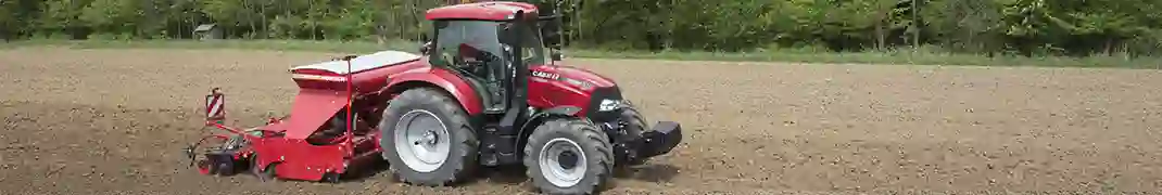 Bild eines roten Case Traktor Maxxum CVX